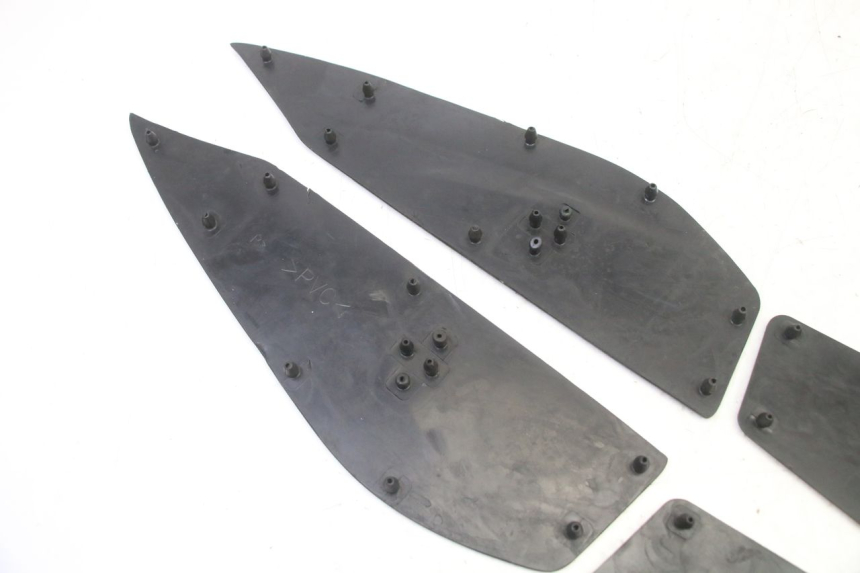 photo de TAPIS MARCHE PIED YAMAHA XMAX X-MAX 125 (2021 - 2025)