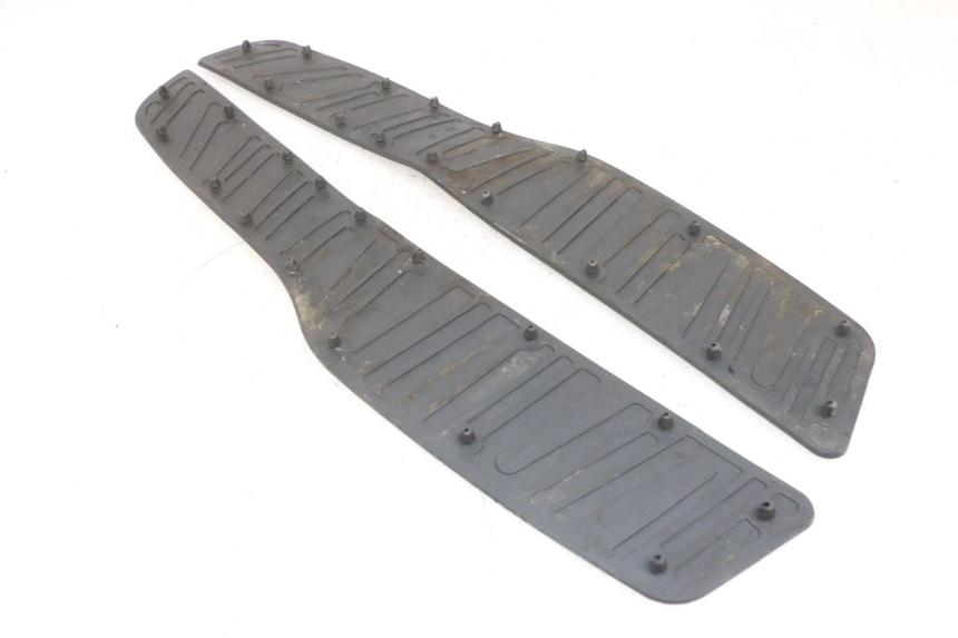 photo de TAPIS MARCHE PIED PIAGGIO X8 125 (2004 - 2007) - Détail de la pièce