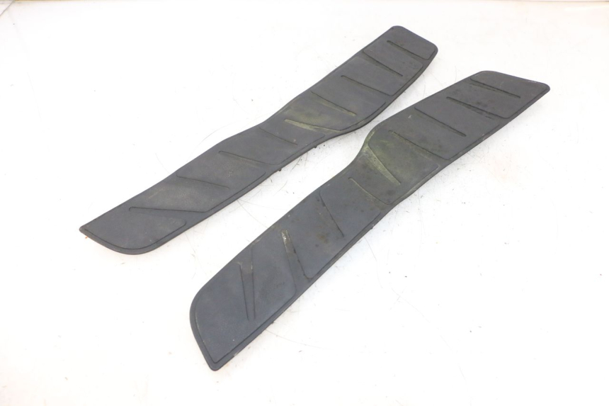 photo de TAPIS MARCHE PIED PIAGGIO X8 125 (2004 - 2007) - Vue principale