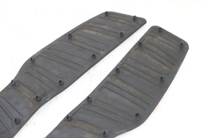 photo de TAPIS MARCHE PIED PIAGGIO X8 125 (2004 - 2007) - Zoom état d’usage