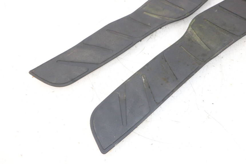 photo de TAPIS MARCHE PIED PIAGGIO X8 125 (2004 - 2007) - Pièce contrôlée