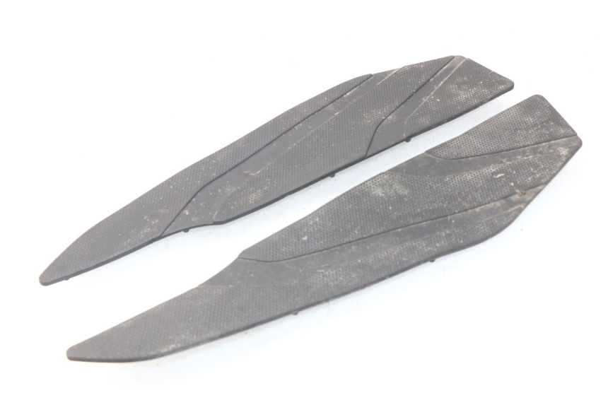 photo de TAPIS MARCHE PIED YAMAHA YP X-MAX XMAX 400 (2014 - 2017)