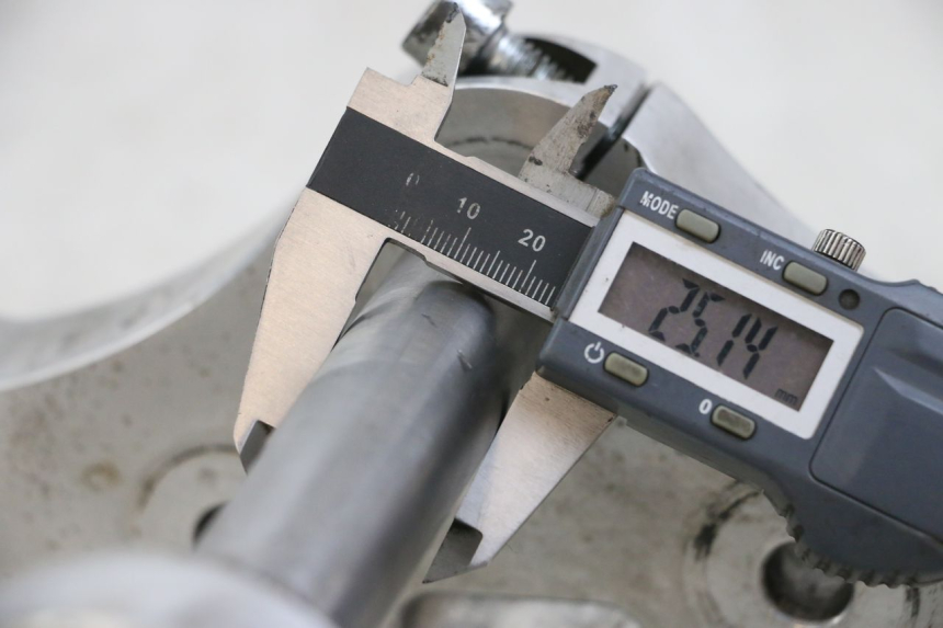 photo de TE FOURCHE HARLEY DAVIDSON SPORTSTER XL CUSTOM 1200 (2003 - 2004)