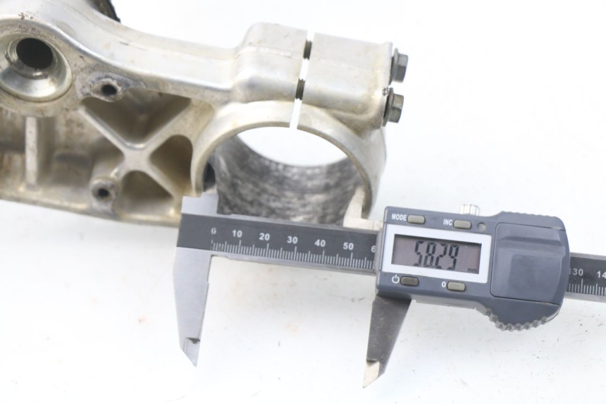 photo de TE FOURCHE SUPERIEUR HONDA CRF CR-F 450 (2005 - 2008)