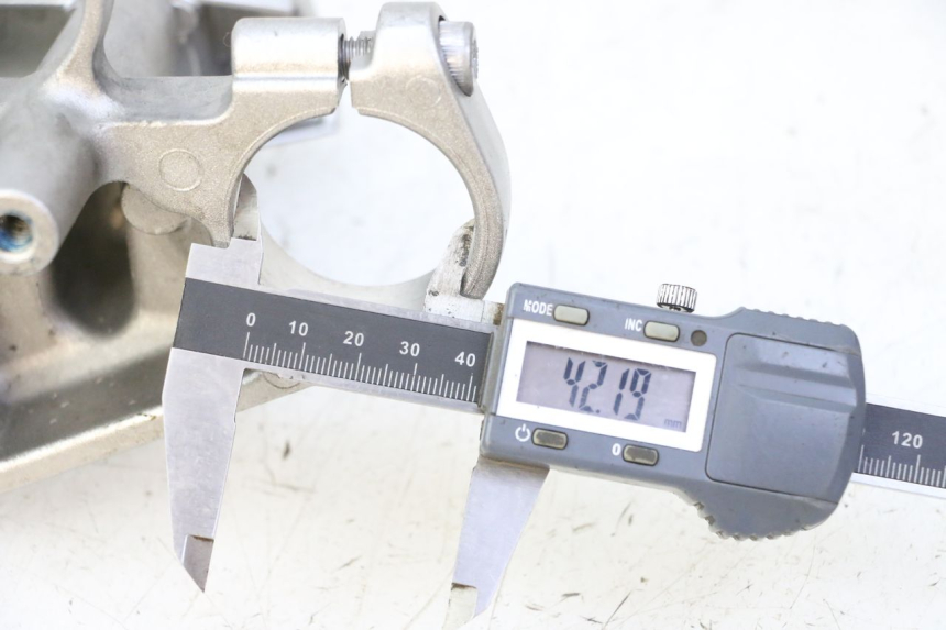 photo de TE FOURCHE SUPERIEUR YAMAHA FZ6 FAZER S2 600 (2007 - 2011)