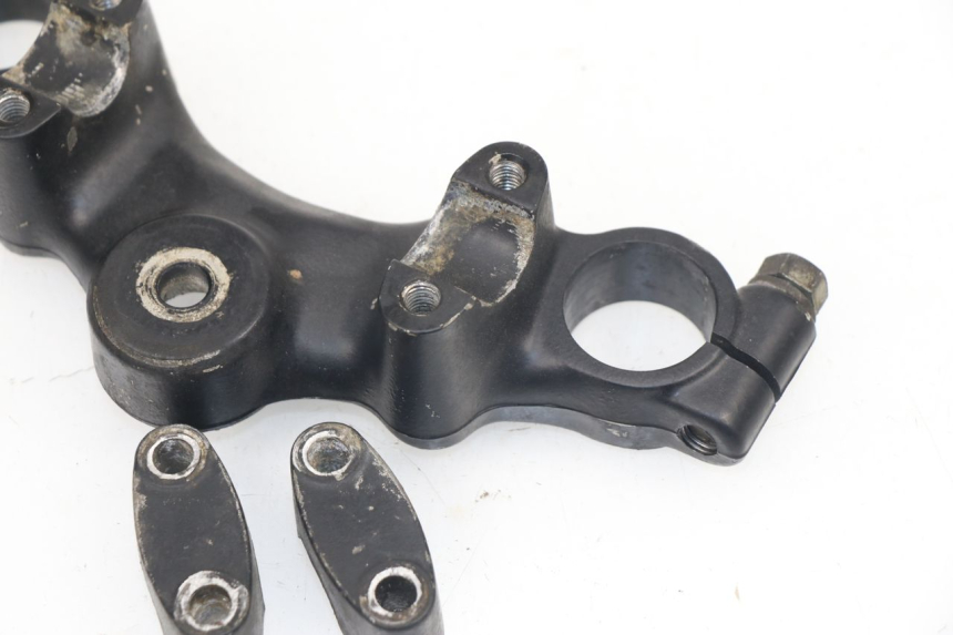photo de TE FOURCHE SUPERIEUR SUZUKI GN 125 (1997 - 2000)
