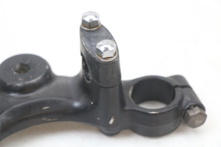 photo de TE FOURCHE SUPERIEUR SUZUKI GN 125 (1997 - 2000)