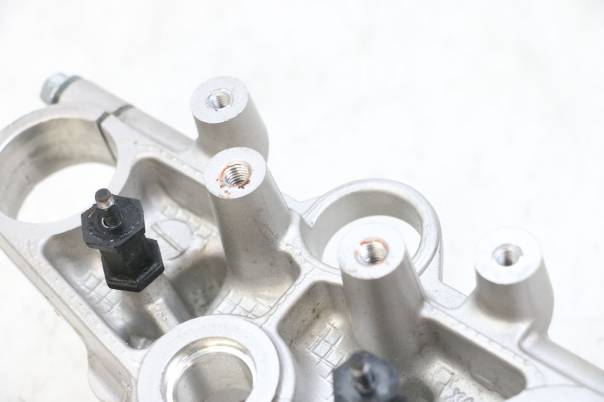 photo de TE FOURCHE SUPERIEUR SUZUKI GSF N BANDIT 600 (1996 - 1999) - Autre angle de vue