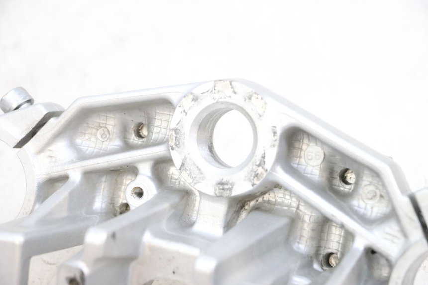 photo de TE FOURCHE SUPERIEUR KAWASAKI ZR 7 750 (1999 - 2001) - Gros plan technique