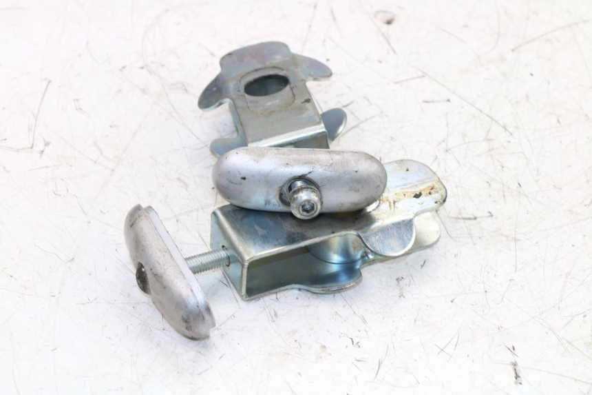 photo de TENDEUR CHAINE SUZUKI SFV GLADIUS 650 (2009 - 2015) - Détail de la pièce