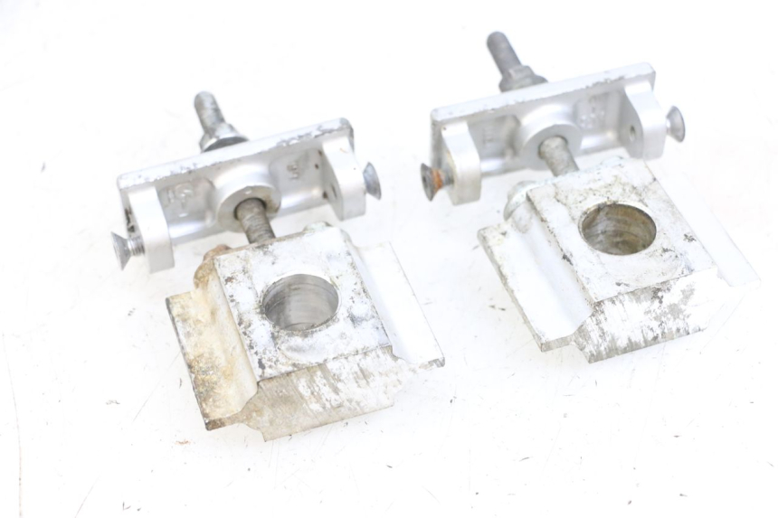 photo de TENDEUR CHAINE KAWASAKI ZR 7 750 (1999 - 2001) - Gros plan technique