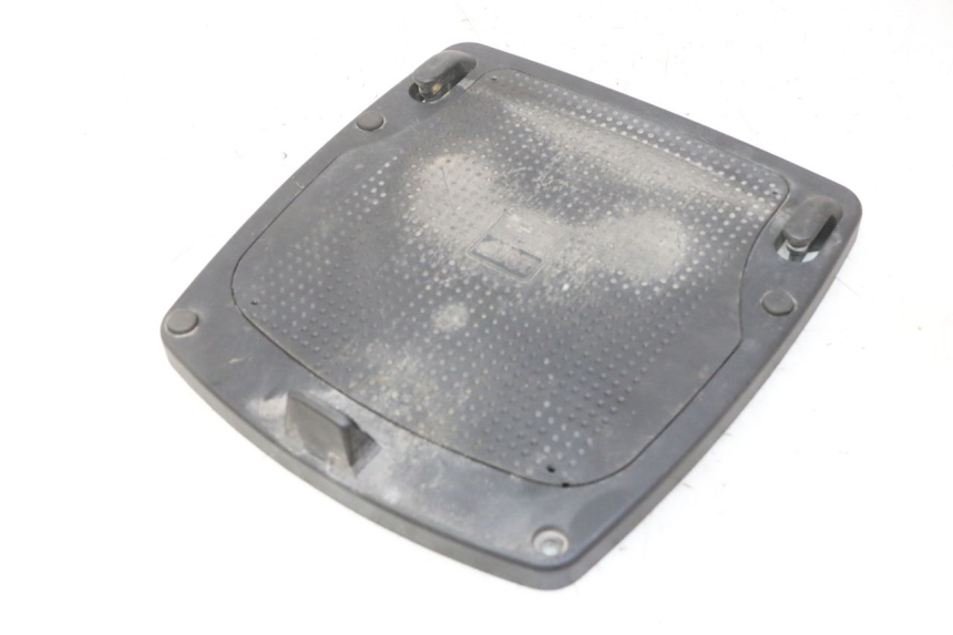 photo de TOP CASE PEUGEOT KISBEE 2T 50 (2010 - 2017)