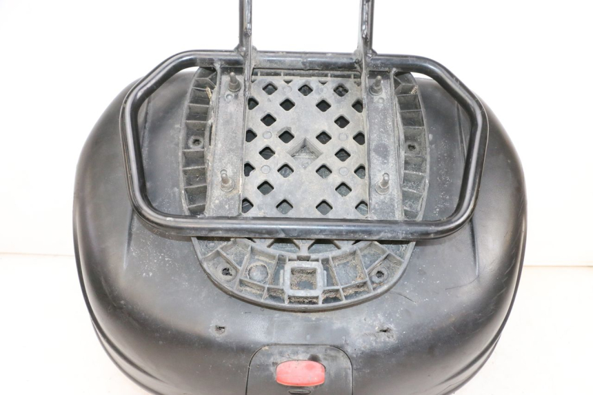 photo de TOP CASE PEUGEOT KISBEE 4T 50 (2010 - 2017) - Zoom état d’usage