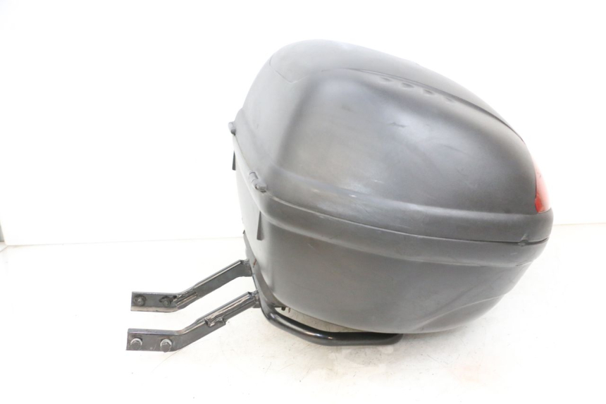 photo de TOP CASE PEUGEOT KISBEE 4T 50 (2010 - 2017) - Marquages et références