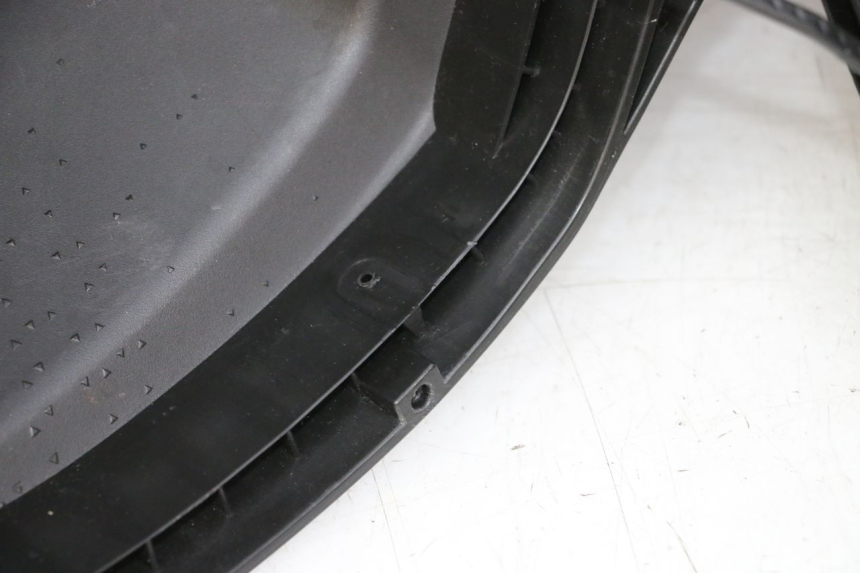 photo de TOP CASE YAMAHA NEO'S CORE 1 (2022 - 2026) - Vue rapprochée