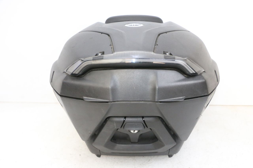 photo de TOP CASE YAMAHA NEO'S CORE 1 (2022 - 2026) - Gros plan technique