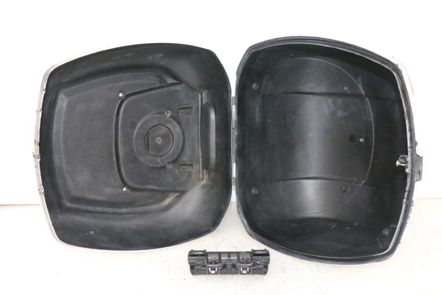 photo de TOP CASE PIAGGIO VESPA GTS SUPER IE 125 (2009 - 2016) - Gros plan technique