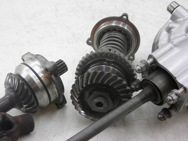 photo de TRANSMISSION ROUE  YAMAHA FJR 1300 (2004 - 2005) - Vue rapprochée