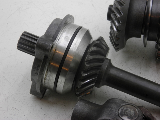 photo de TRANSMISSION ROUE  YAMAHA FJR 1300 (2004 - 2005) - Vue d’ensemble