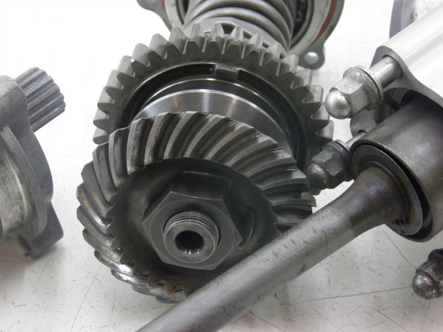 photo de TRANSMISSION ROUE  YAMAHA FJR 1300 (2004 - 2005) - État de surface