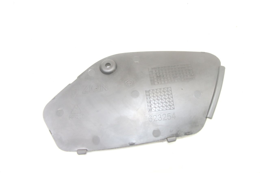 photo de TRAPPE DE VISITE DROITE PIAGGIO MP3 500 (2014 - 2016)