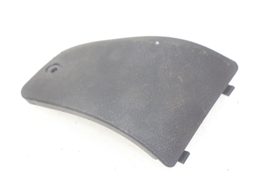 photo de TRAPPE DE VISITE DROITE PIAGGIO X7 125 (2007 - 2013) - Zoom état d’usage