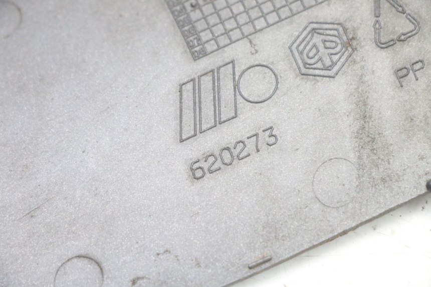 photo de TRAPPE DE VISITE DROITE PIAGGIO X8 125 (2004 - 2007)