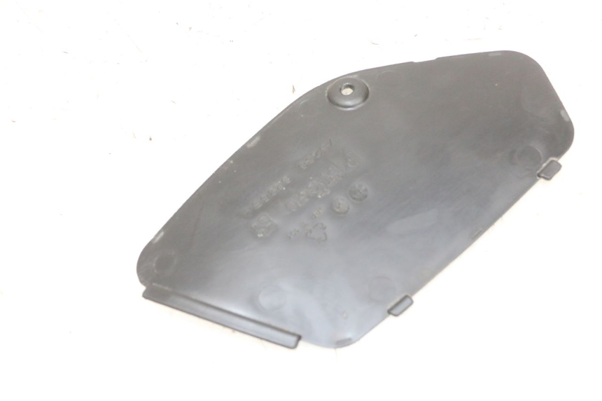 photo de TRAPPE DE VISITE GAUCHE PIAGGIO XEVO - X EVO 125 (2007 - 2017) - Zoom état d’usage