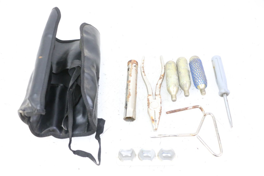 photo de TROUSSE A OUTILS BMW C1 125 (2000 - 2003)