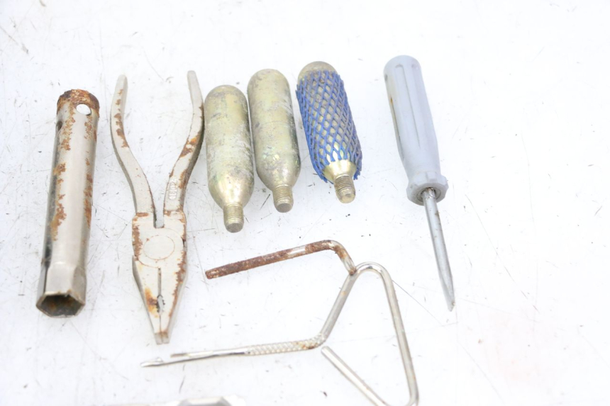 photo de TROUSSE A OUTILS BMW C1 125 (2000 - 2003)