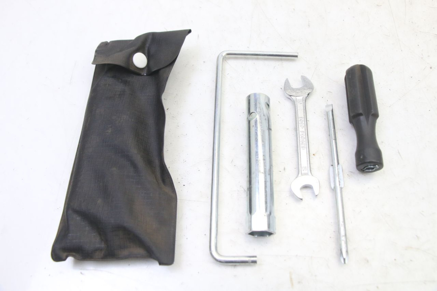 photo de TROUSSE A OUTILS SUZUKI BURGMAN 125 (2007 - 2014)