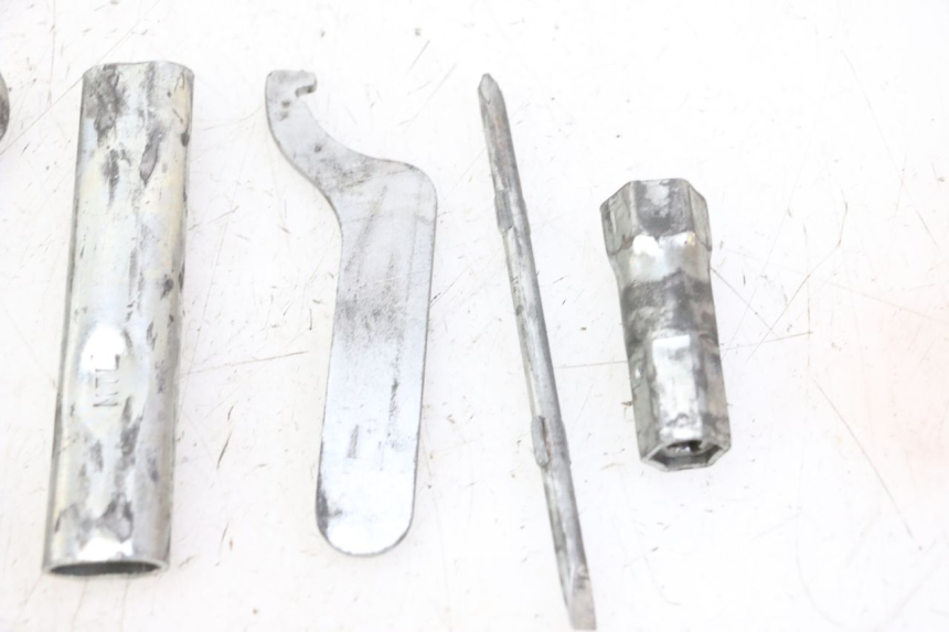 photo de TROUSSE A OUTILS HONDA CBF 125 (2009 - 2015)