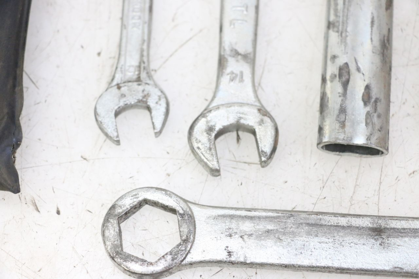 photo de TROUSSE A OUTILS HONDA CBF 125 (2009 - 2015)