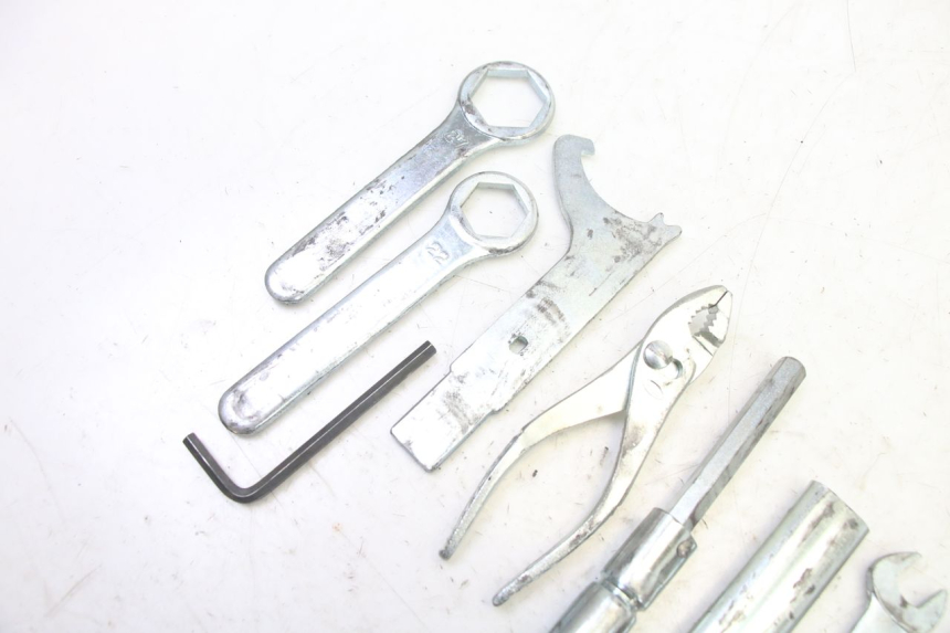 photo de TROUSSE A OUTILS HONDA CBR RR FIREBLADE 900 (1992 - 1994)