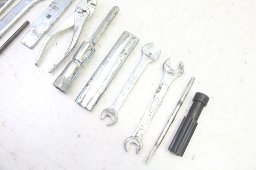 photo de TROUSSE A OUTILS HONDA CBR RR FIREBLADE 900 (1992 - 1994)