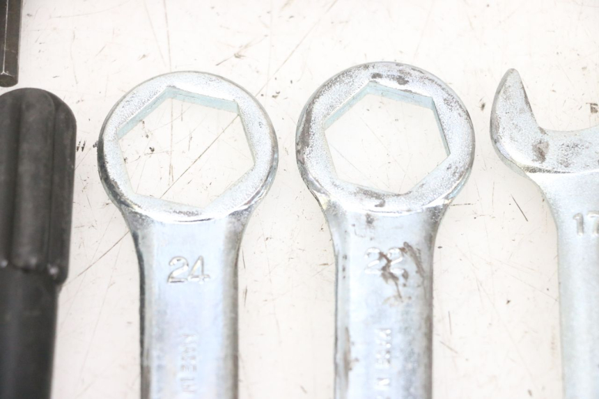 photo de TROUSSE A OUTILS SUZUKI DL V STROM 1000 (2002 - 2007) - Pièce contrôlée