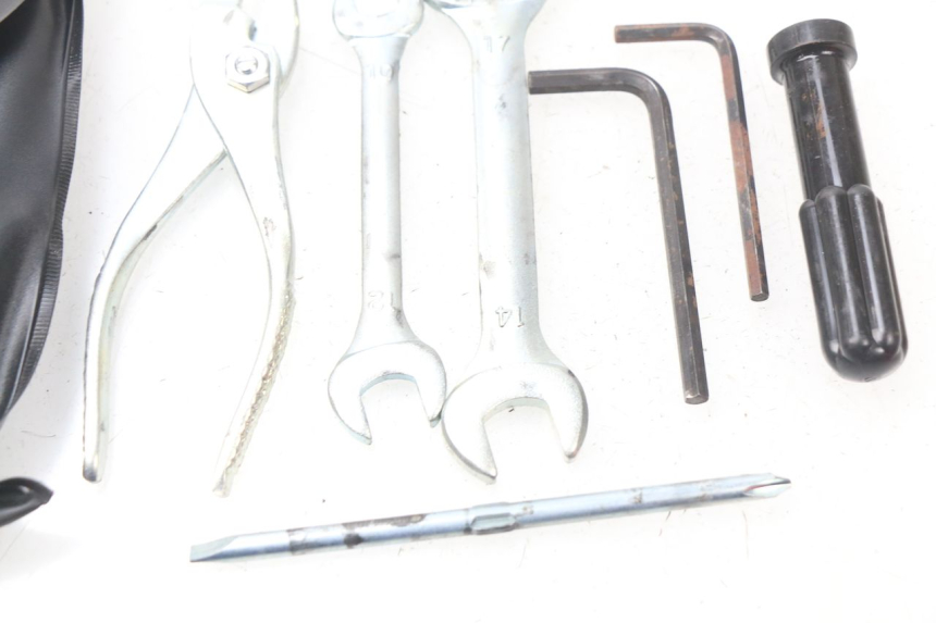 photo de TROUSSE A OUTILS SUZUKI GSX-R GSXR K16 1000 (2012 - 2016)