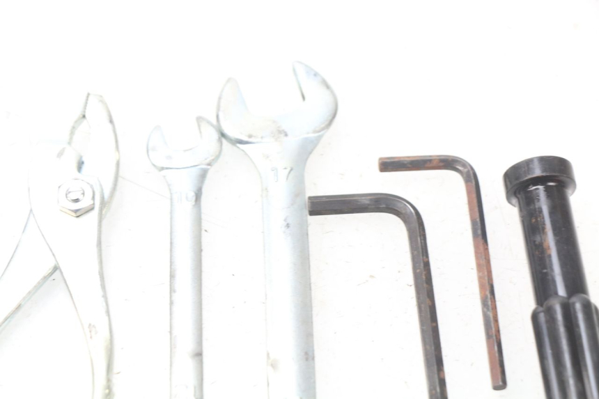 photo de TROUSSE A OUTILS SUZUKI GSX-R GSXR K16 1000 (2012 - 2016)