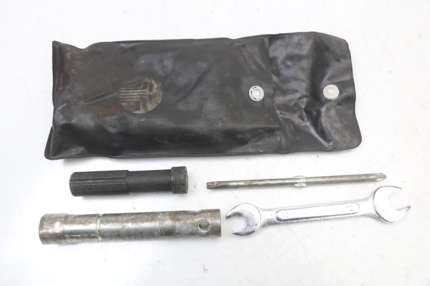 photo de TROUSSE A OUTILS HYOSUNG GTR 125 (2006 - 2008)