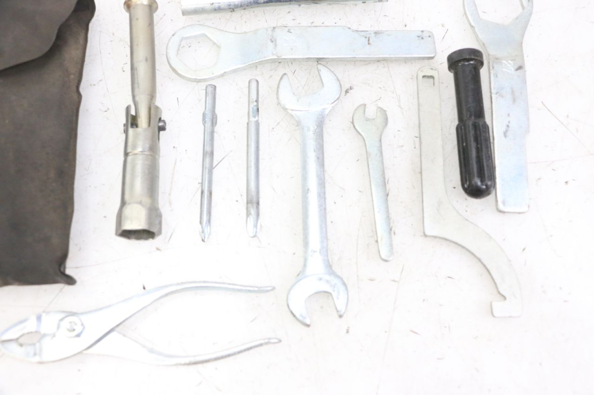 photo de TROUSSE A OUTILS KAWASAKI ZR7 ZR-7 S 750 (1999 - 2004)