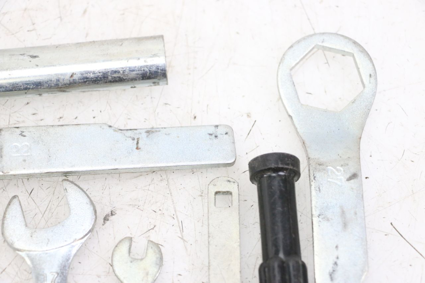 photo de TROUSSE A OUTILS KAWASAKI ZR7 ZR-7 S 750 (1999 - 2004)