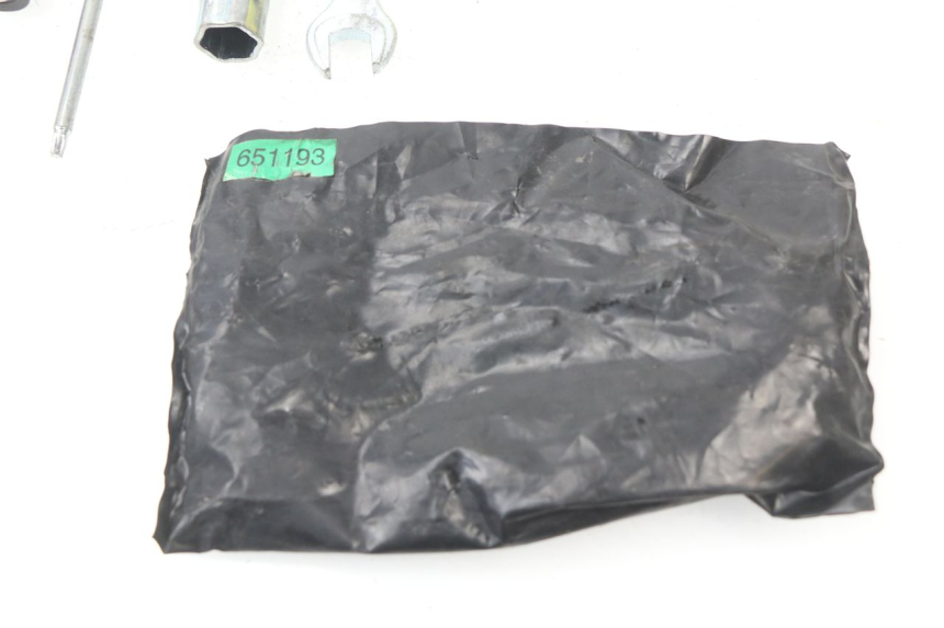 photo de TROUSSE A OUTILS PIAGGIO MP3 500 (2011 - 2015)