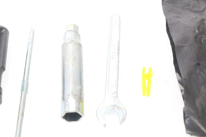 photo de TROUSSE A OUTILS PIAGGIO MP3 500 (2011 - 2015)