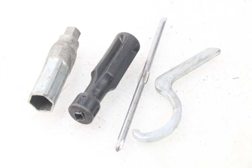 photo de TROUSSE A OUTILS PIAGGIO MP3 125 (2006 - 2014)