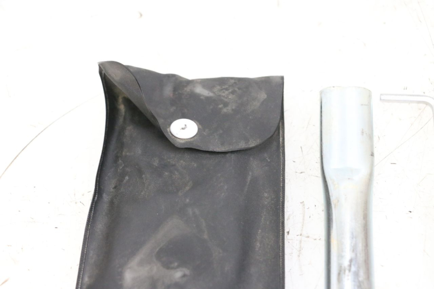 photo de TROUSSE A OUTILS YAMAHA MT-07 MT07 ABS 700 (2018 - 2020) - Gros plan technique