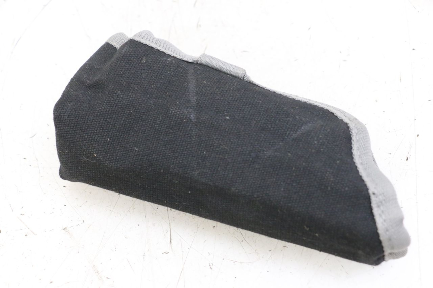 photo de TROUSSE A OUTILS ROYAL ENFIELD CONTINENTAL GT 650 (2019 - 2024)