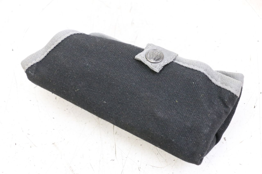 photo de TROUSSE A OUTILS ROYAL ENFIELD CONTINENTAL GT 650 (2019 - 2024)