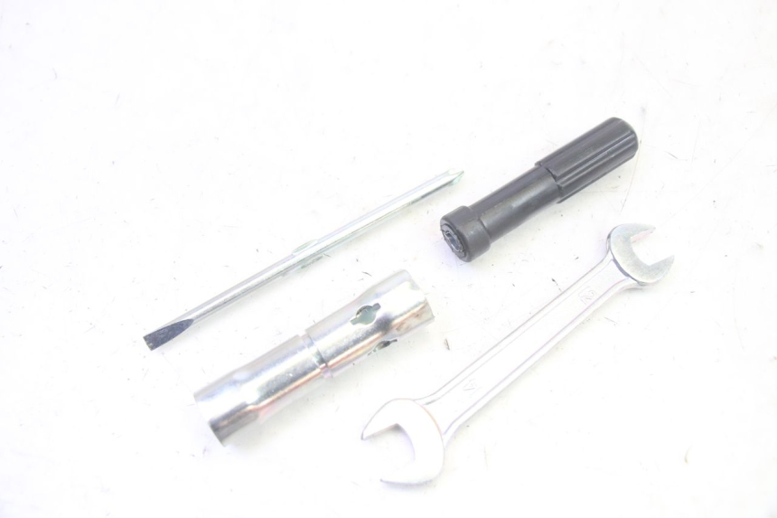photo de TROUSSE A OUTILS JM MOTORS SANTANA EVO 50 (2024 - 2026) - Détail de la pièce