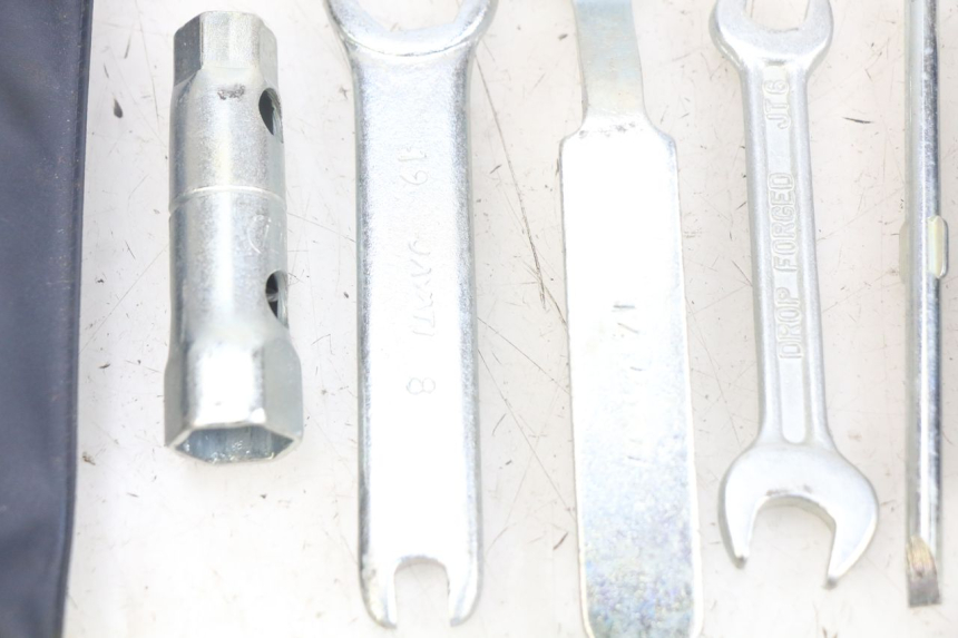 photo de TROUSSE A OUTILS HONDA SCV LEAD 100 (2003 - 2007)