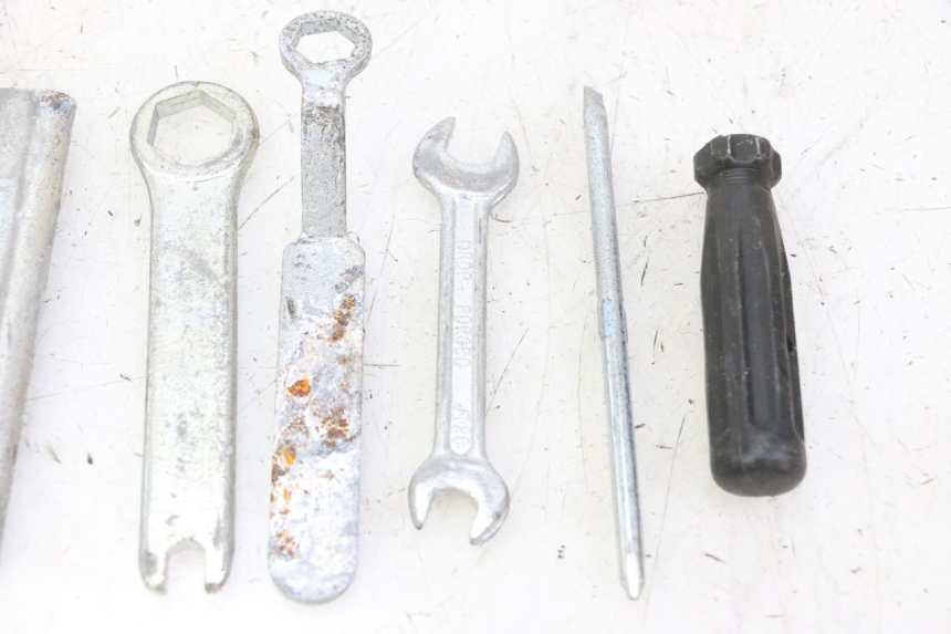 photo de TROUSSE A OUTILS HONDA SCV LEAD 100 (2003 - 2007)